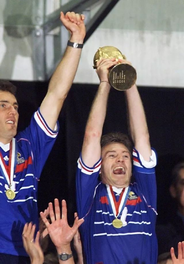 法国队轻取日本队，黄鸭组合关键制胜