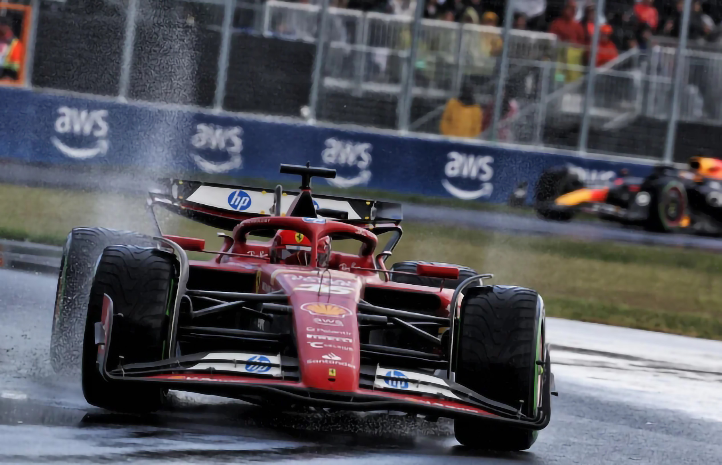 索伯车队横扫法拉利，塞恩斯点燃赛场