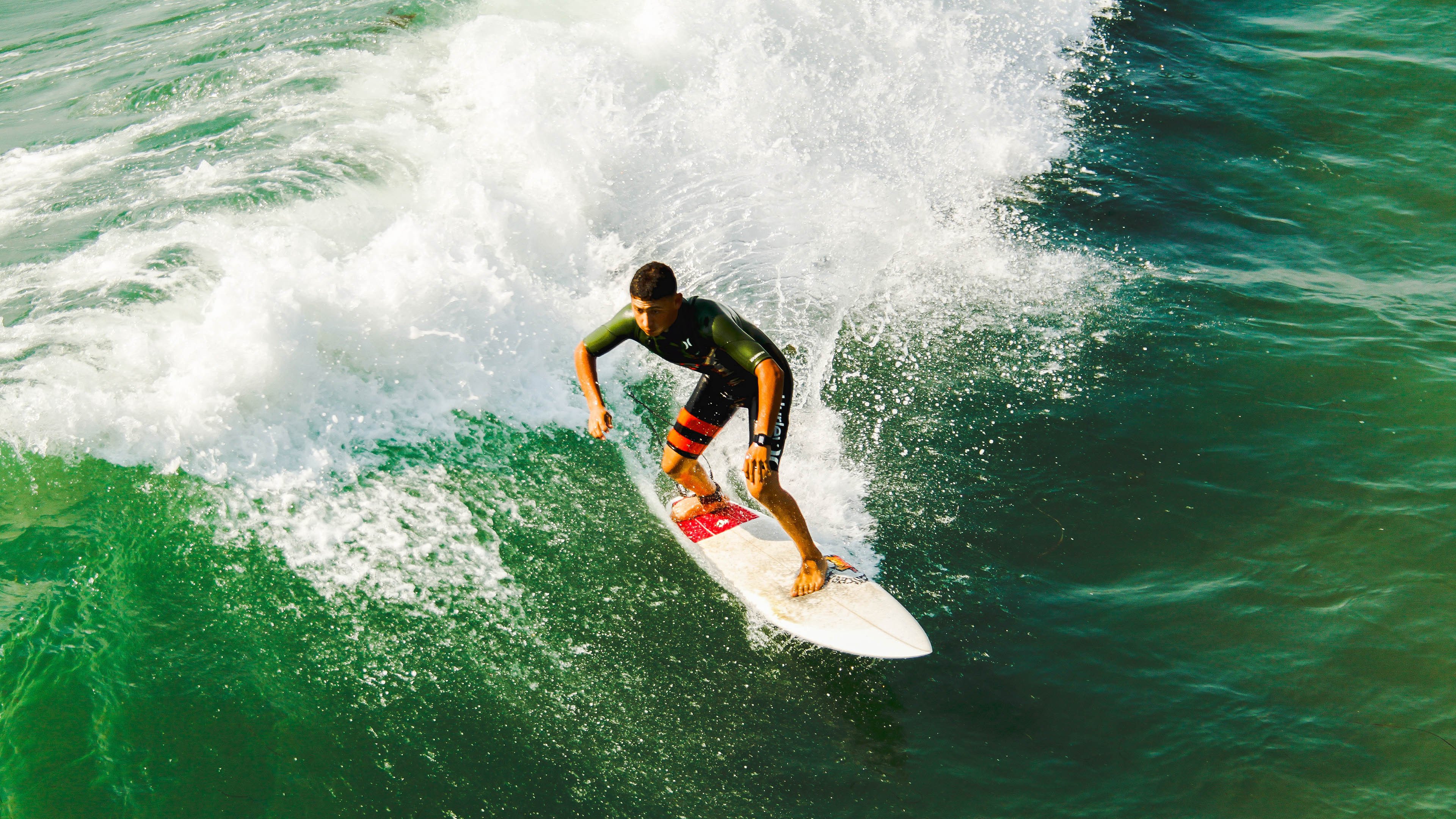 浓眉统治攻防，勇士不敌广东，比赛悬念早早终结
