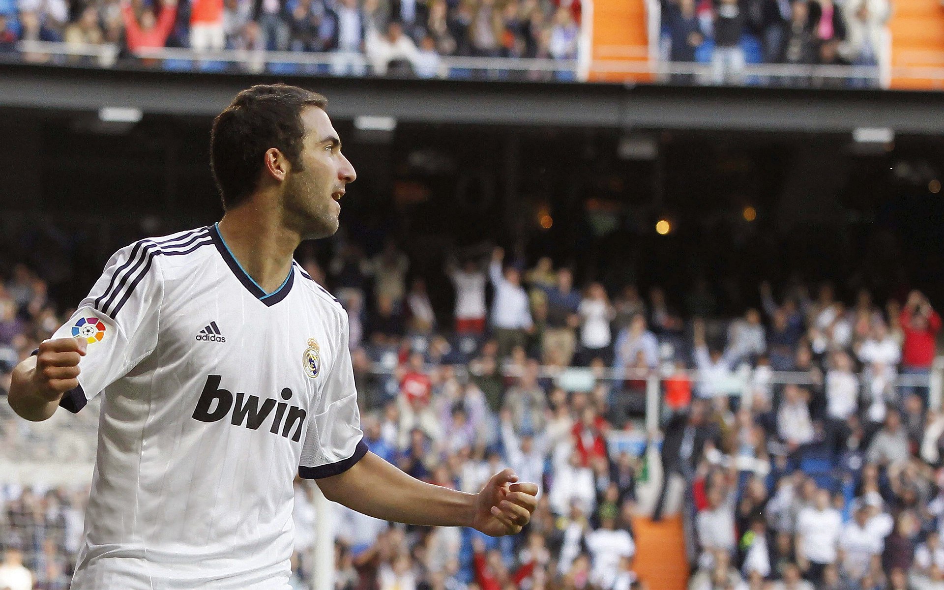 赛道上的塞维利亚，F1新赛季揭幕战如何粉碎了瑞士钟表般的精密神话