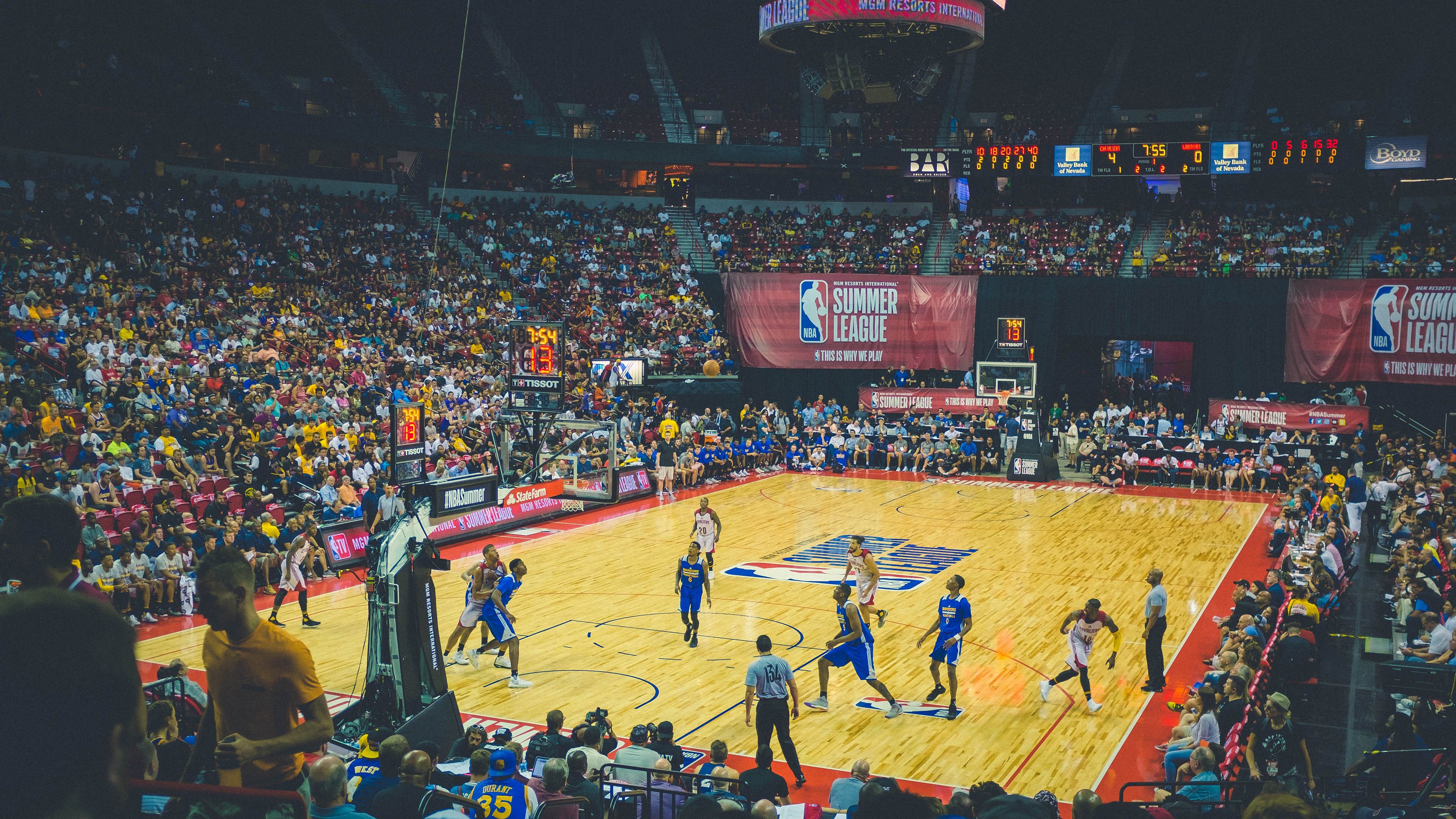 球场与战场，当NBA季后赛的激情遭遇乌克兰强行终结秘鲁的全球回响