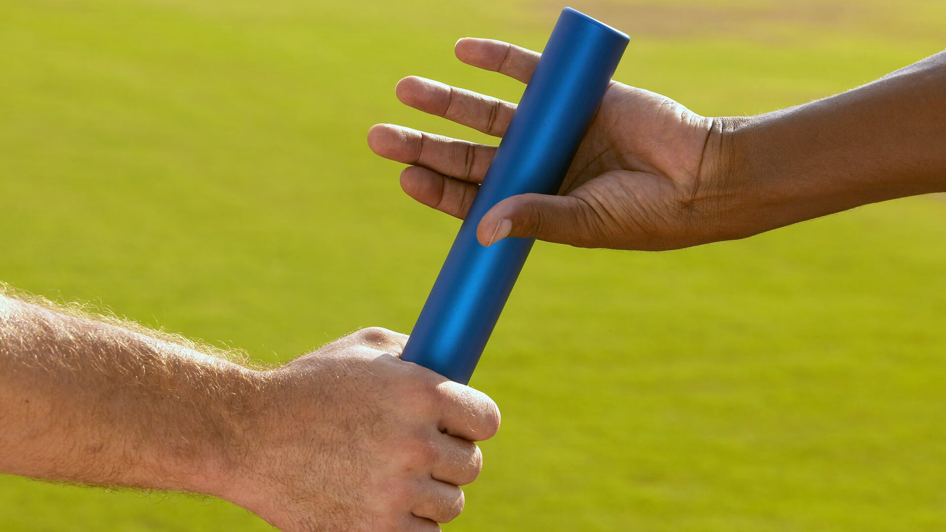 F1街道赛焦点战，当赛道轰鸣遇见球场绝杀，速度与意志的终极对话