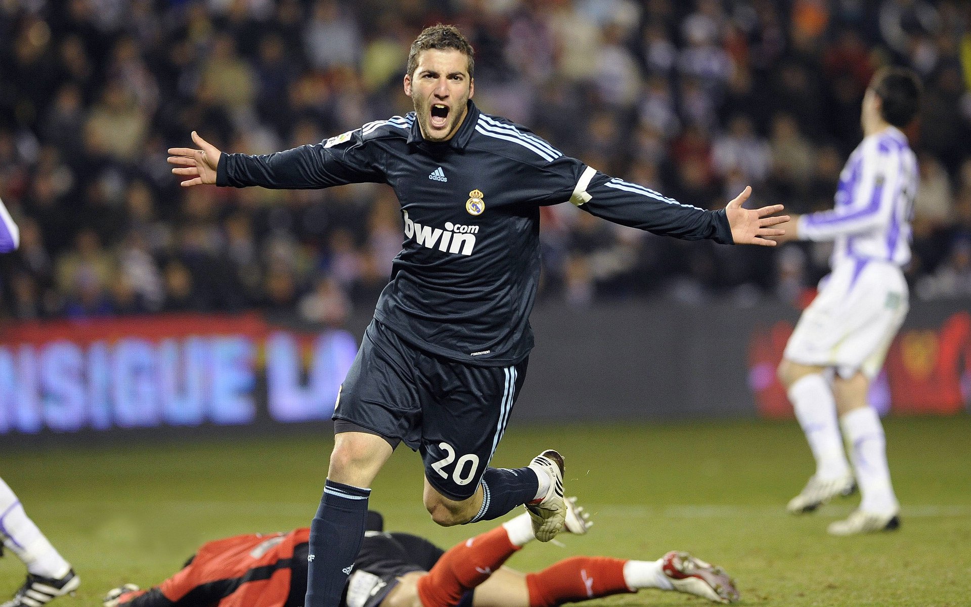 爱游戏官方-西甲国家德比之夜，黄喜灿，当东方孤星照亮伊比利亚铁幕